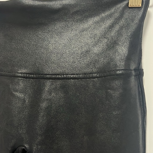 Spanx Women’s Faux Black Leather Leggings size Medium - Picture 5 of 13